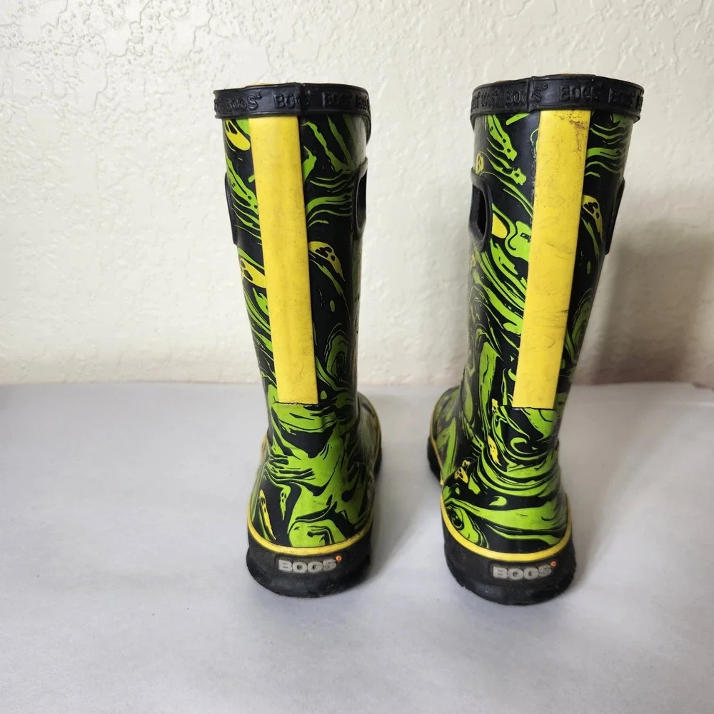 Bogs Classic Spooky Kids Rain Boots Neon Green Black Skulls Waterproof Size 12